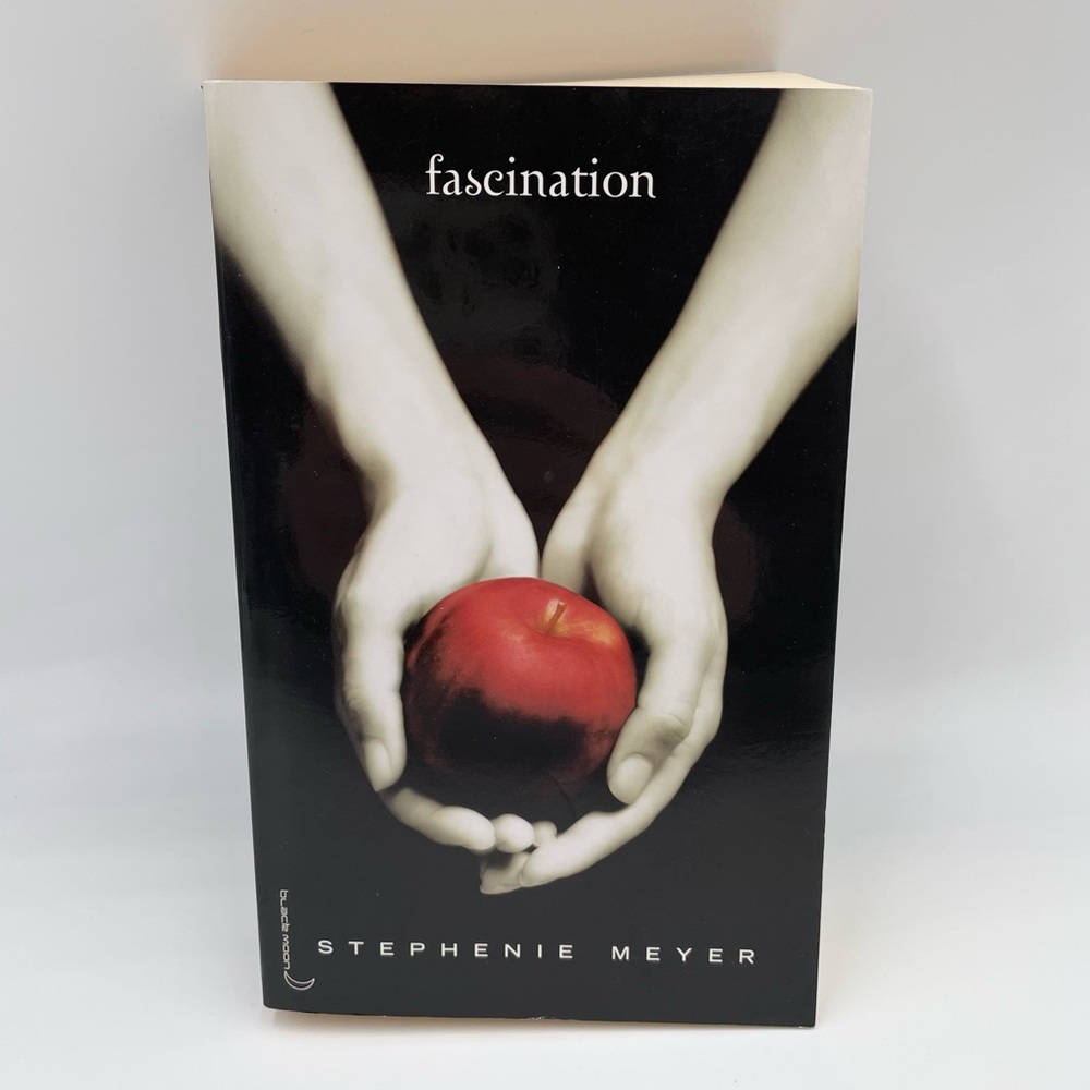 Twilight Saga Fascination by Stephenie Meyer French Paperback Edition Book 1